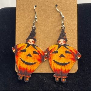 NWOT Halloween theme hook earring